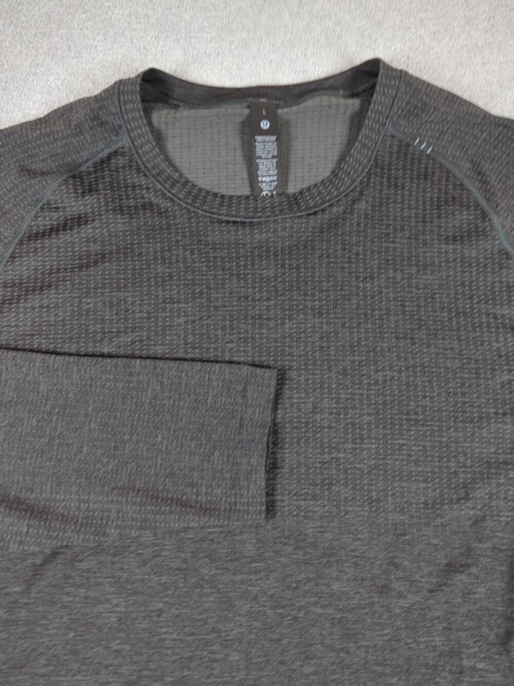 Lululemon Metal Vent Tech Shirt Men's Large Gray Outdoor Pullover Athleisure